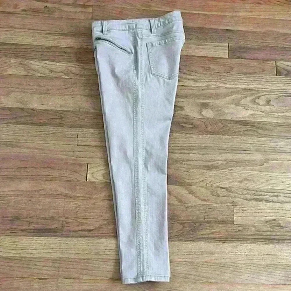 G.H. Bass & Co Grey Zipper Pocket Skinny Jeans Women's size 8 - Picture 3 of 6